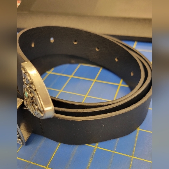 Western Black Pleather Belt Silver Tone Buckle 42" - Picture 2 of 2